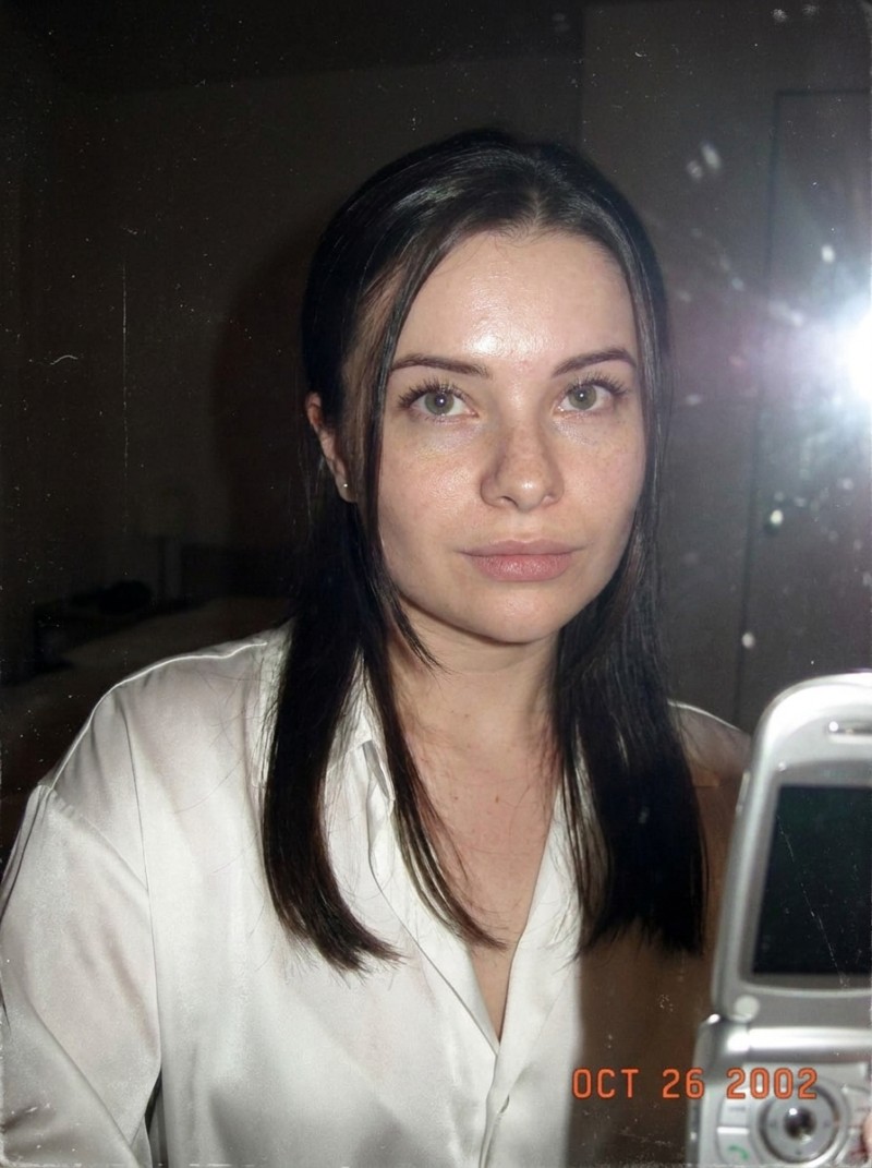 Зеркальное селфи в стиле 2000-х: ностальгия и эстетика